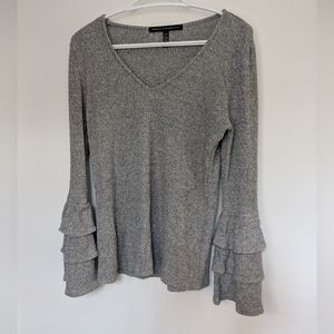 White House Black Market Gray V-Neck Blouse Ruffle Tiered Sleeves XS